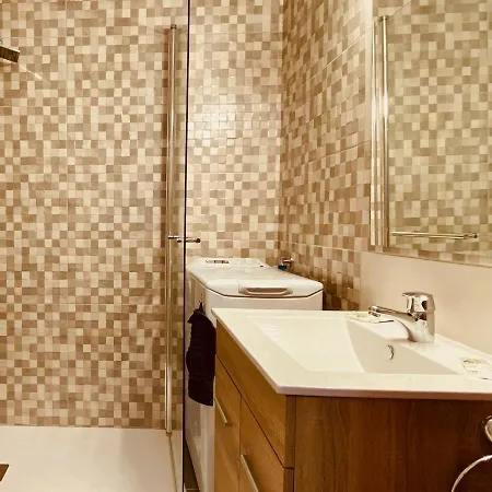 Paradise In * Πλάγια ντελ Ινγκλές